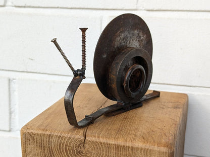 Schnecke „In-Dustrial“